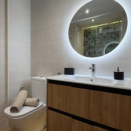 Cozy Modern 2-bed In شقة
