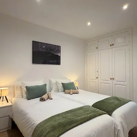 Cozy Modern 2-bed In شقة